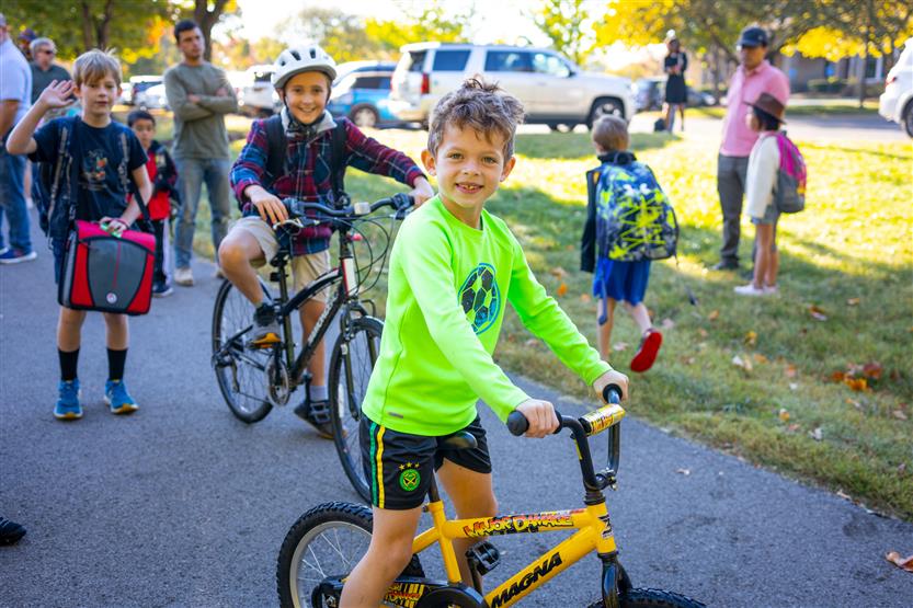 Lipscomb Elementary students walk to school